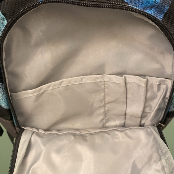 Kids Quicksilver mini backpack. Fit for a preschooler or Kindergartner. - Picture 3 of 4